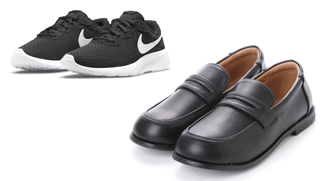 お葬式に最適な子供の通学用の革靴とダークカラーのスニーカー