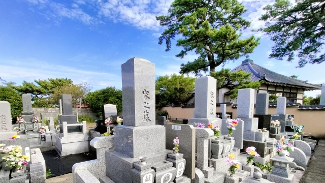 寺院墓地_お寺の境内に隣接した檀家のためのお墓
